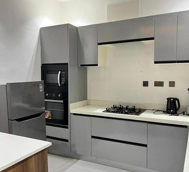 آپارتمان 1 خوابه با چشم‌انداز استخر, Dd S Shortlets And Apartments