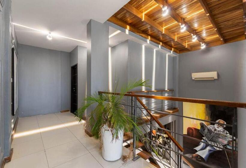 2 Bedroom Apartment with Pool, Dd S Shortlets And Apartments