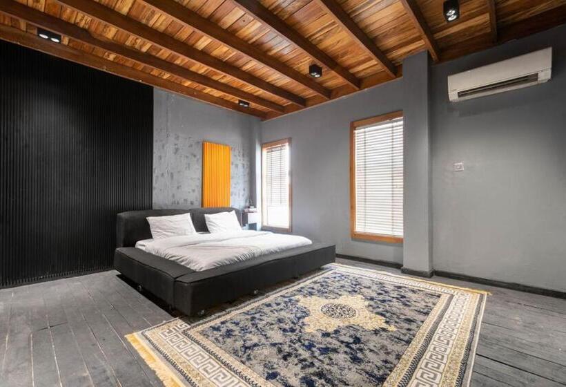 2 Bedroom Apartment with Pool, Dd S Shortlets And Apartments