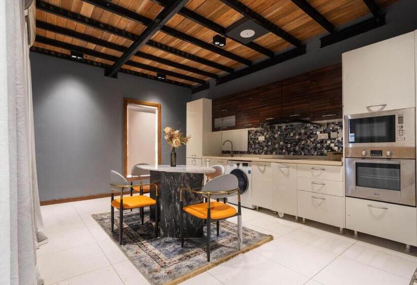 2 Bedroom Apartment with Pool, Dd S Shortlets And Apartments