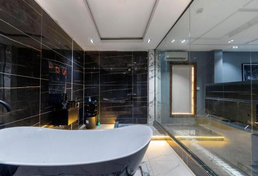 2 Bedroom Apartment with Pool, Dd S Shortlets And Apartments