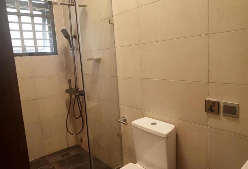 Дом 4 Спальни, Oyster Golf 3 Sakumono   Holiday Apartments