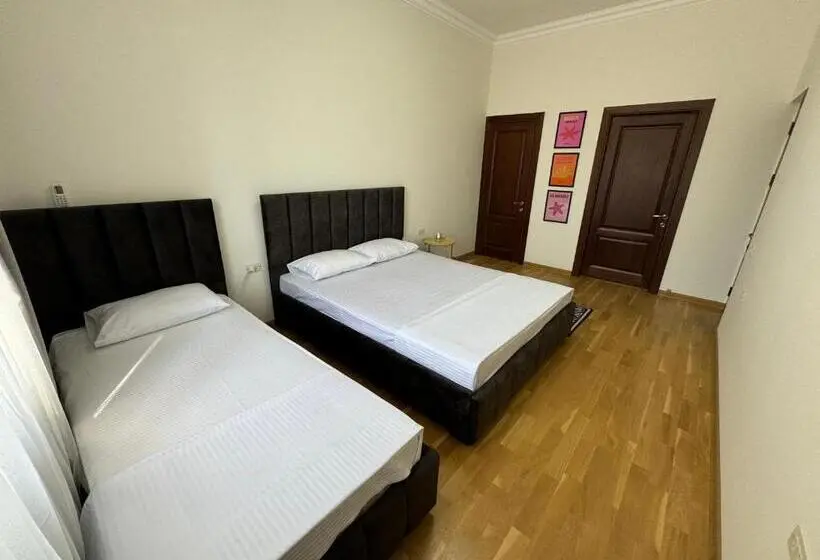 اتاق لوکس سه تخته, Velvet Vouge Hostel