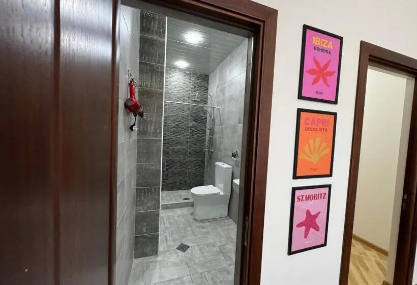 اتاق لوکس سه تخته, Velvet Vouge Hostel