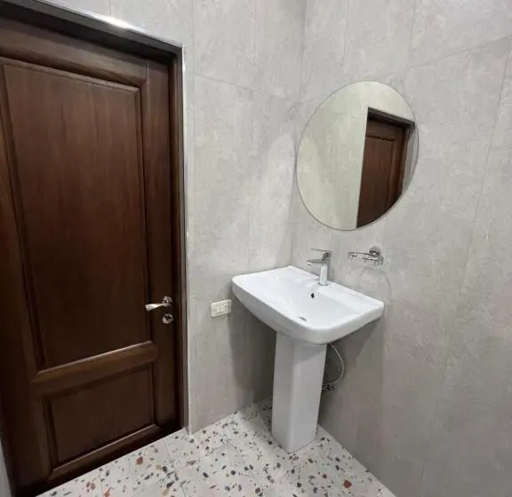 اتاق کلاسیک سه تخته, Velvet Vouge Hostel