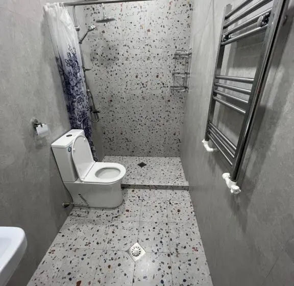اتاق کلاسیک سه تخته, Velvet Vouge Hostel