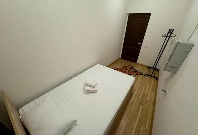 اتاق استاندارد یک نفره, Velvet Vouge Hostel