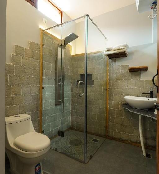 חדר סטנדרט לארבעה, Aavya Wellness Retreat Center