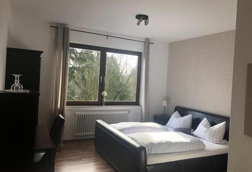 Номер Стандарт Вид на Сад, Deutsches Haus