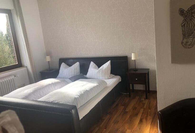 غرفة قياسية مطلّة علي الحديقة, Deutsches Haus