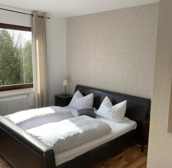 غرفة قياسية مطلّة علي الحديقة, Deutsches Haus