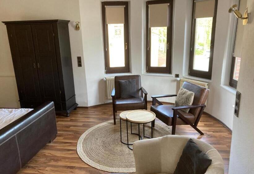 غرفة عائلية, Deutsches Haus