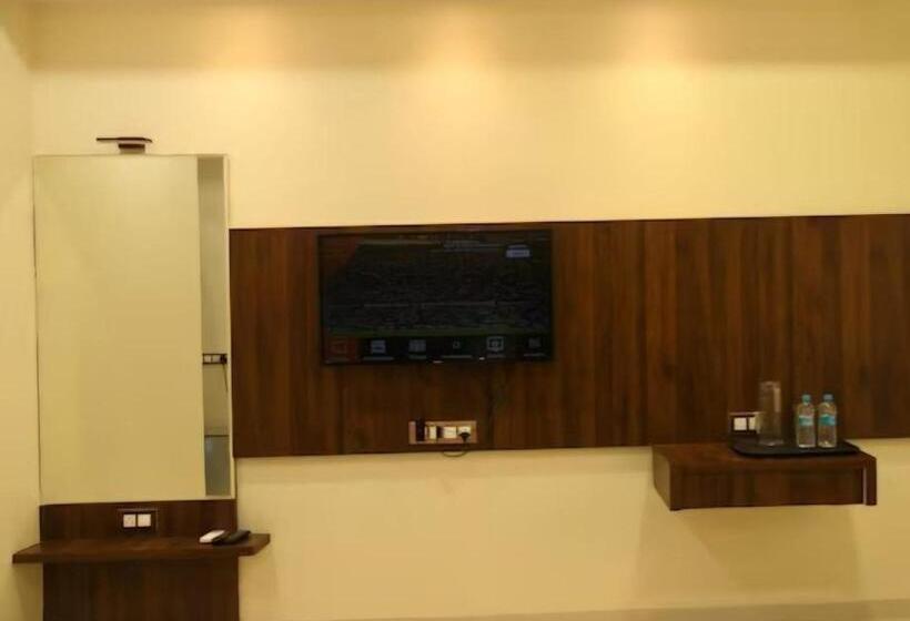 Номер Superior Кровать Кинг, Harshali Residency, Khopoli, Near Imagica