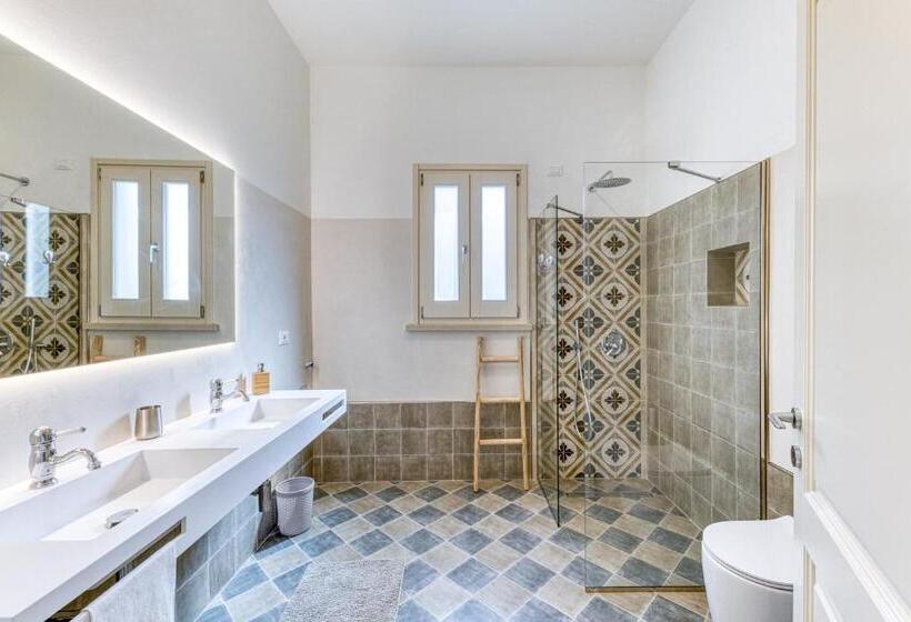 חדר סטנדרט לשלושה עם מרפסת, Il Cielo In Una Stanza B&b