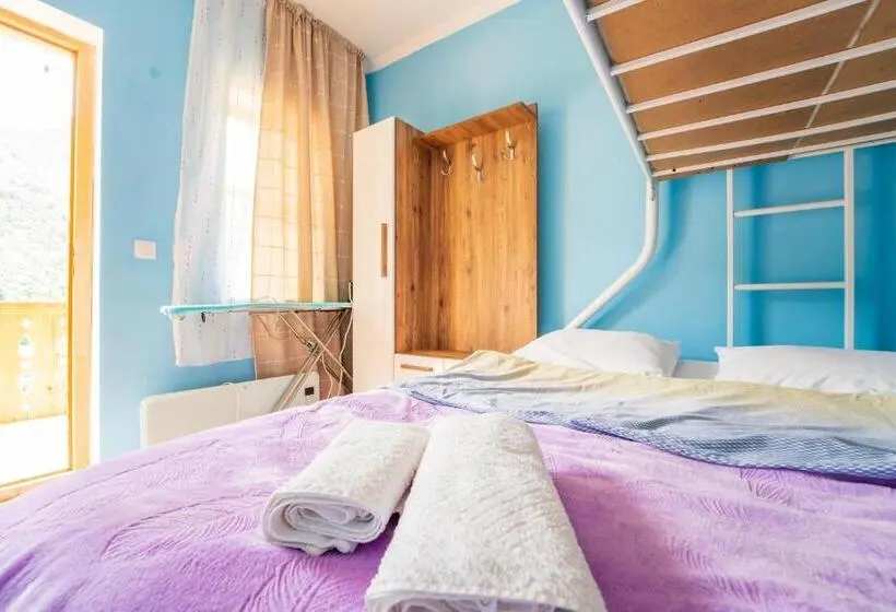اتاق استاندارد سه نفره, Giorgi S Home