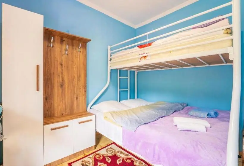 اتاق استاندارد سه نفره, Giorgi S Home