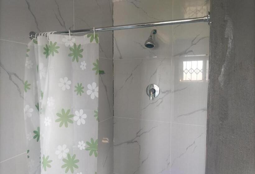 디럭스 룸, Monarca Inn   Affordable Accomodation In Makwane Molapo Location Qwaqwa