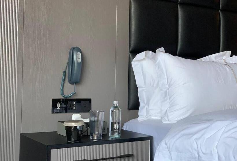 اتاق لوکس سه تخته, Helmond