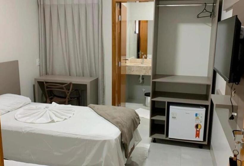 غرفة قياسية ثلاثية, Marion Alvorada