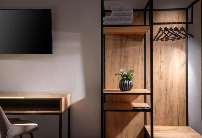 חדר סטנדרט, Savorsky