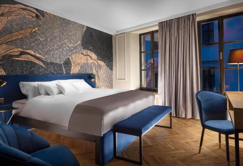 חדר דחוקס עם מיטת קינג, Savorsky