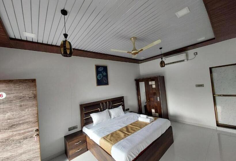 Номер Deluxe, The Village Resorts