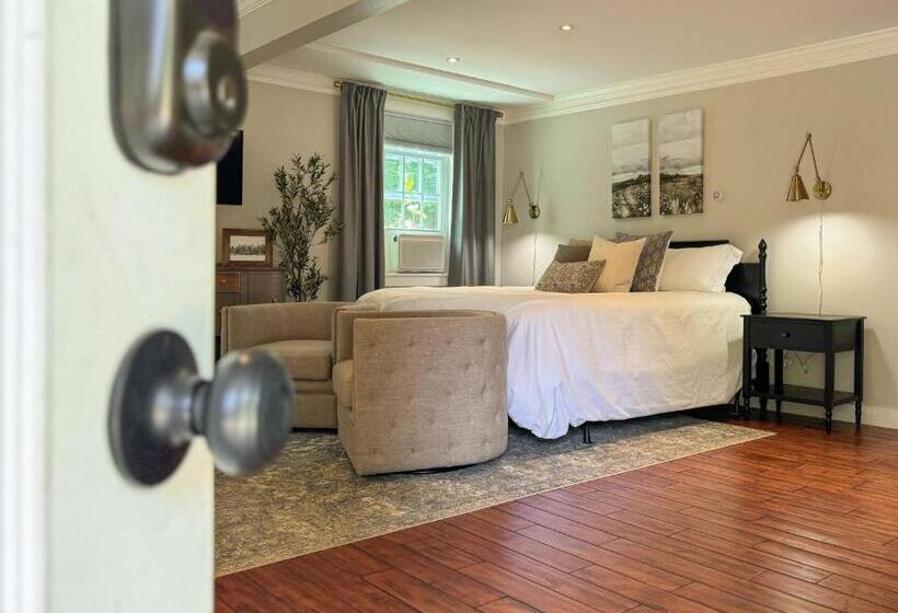 디럭스 룸 킹사이즈 침대, The Aurora