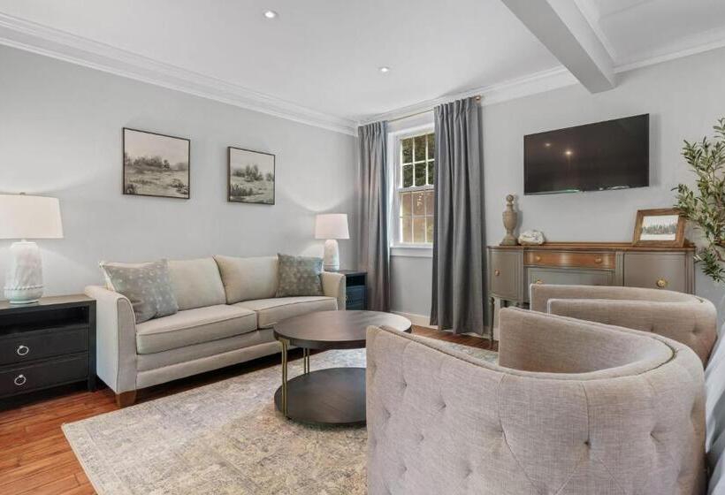 디럭스 룸 킹사이즈 침대, The Aurora