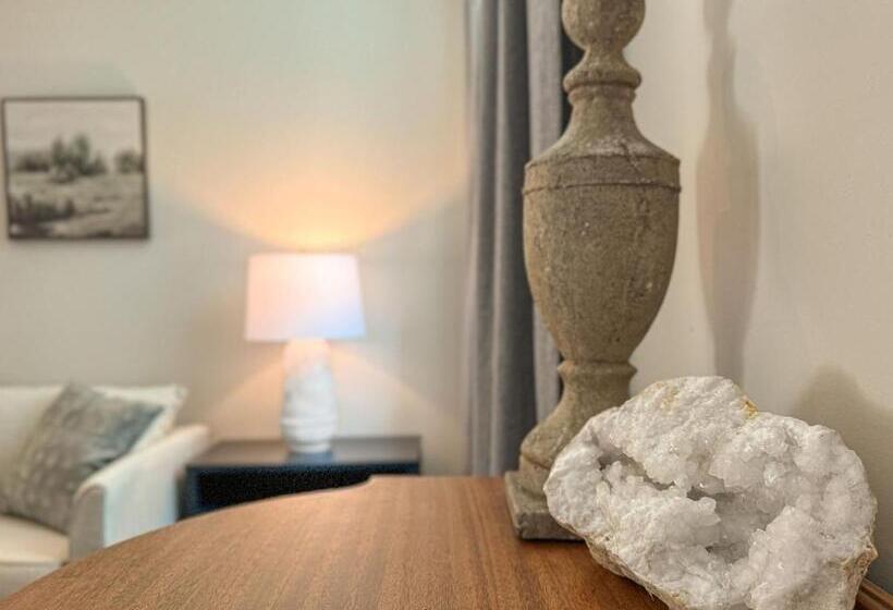 디럭스 룸 킹사이즈 침대, The Aurora