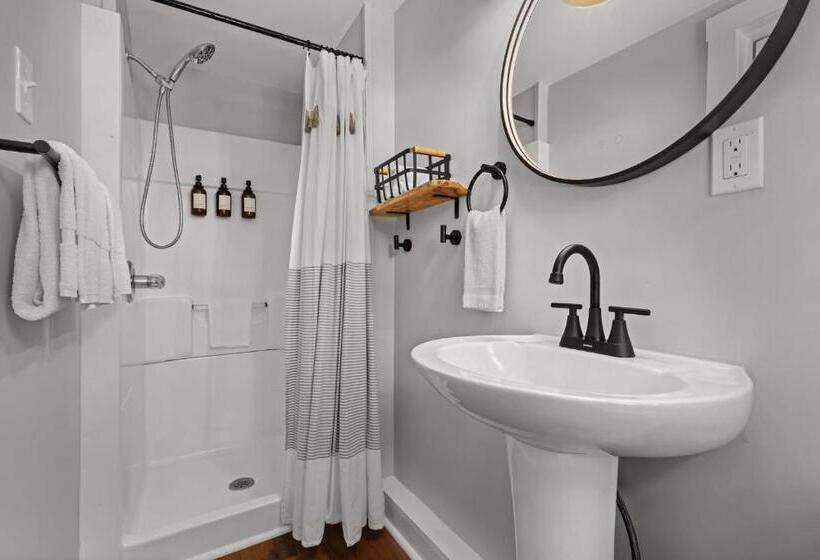 스탠다드 스튜디오 킹침대, The Aurora