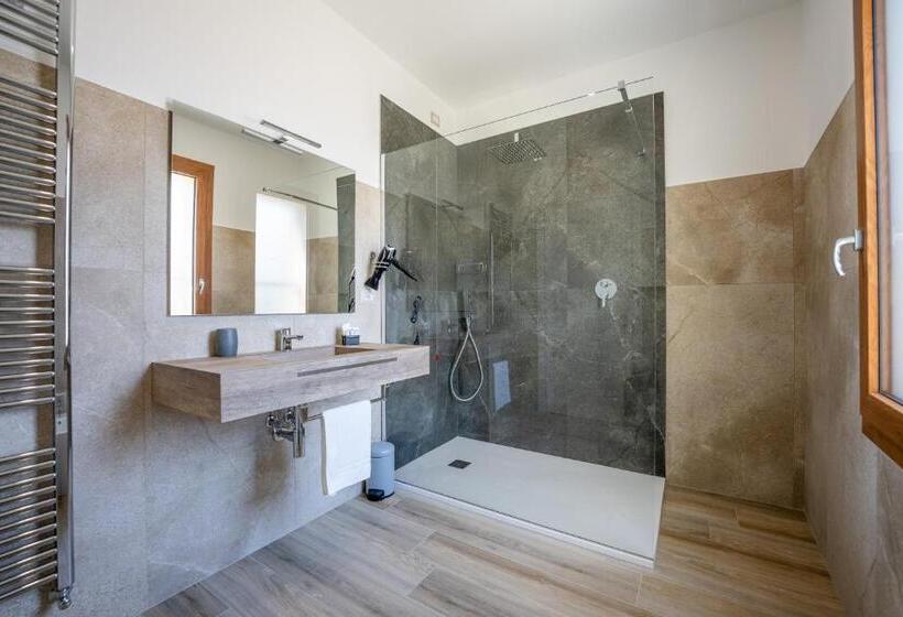 Pokój Standard Trzyosobowy, Villa Carducci