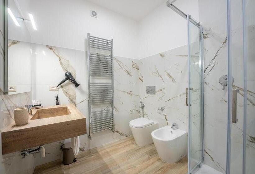 Pokój Standard Trzyosobowy, Villa Carducci