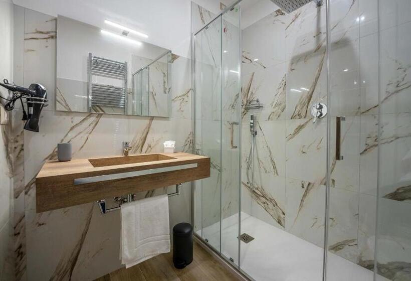 Pokój Trzyosobowy Standard Widok Ogród, Villa Carducci