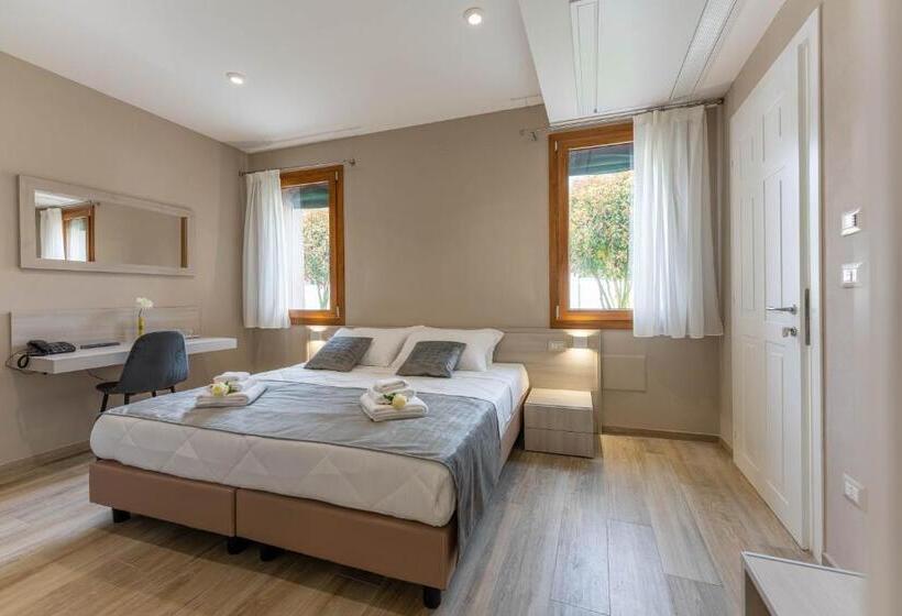 اتاق استاندارد با چشم‌انداز باغ, Villa Carducci