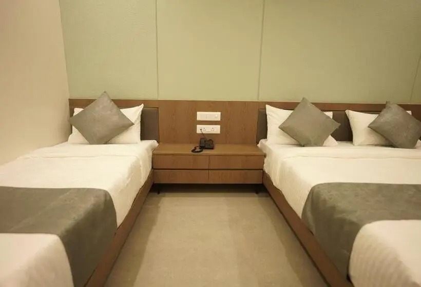 Chambre Triple Standard, A Square Executive