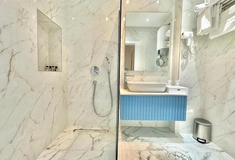 اتاق لوکس, Exclusive