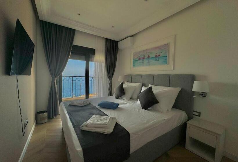 سوییت با چشمانداز دریا, Exclusive