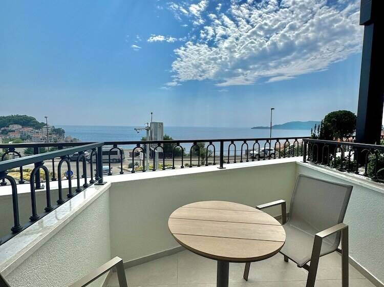 اتاق لوکس, Exclusive