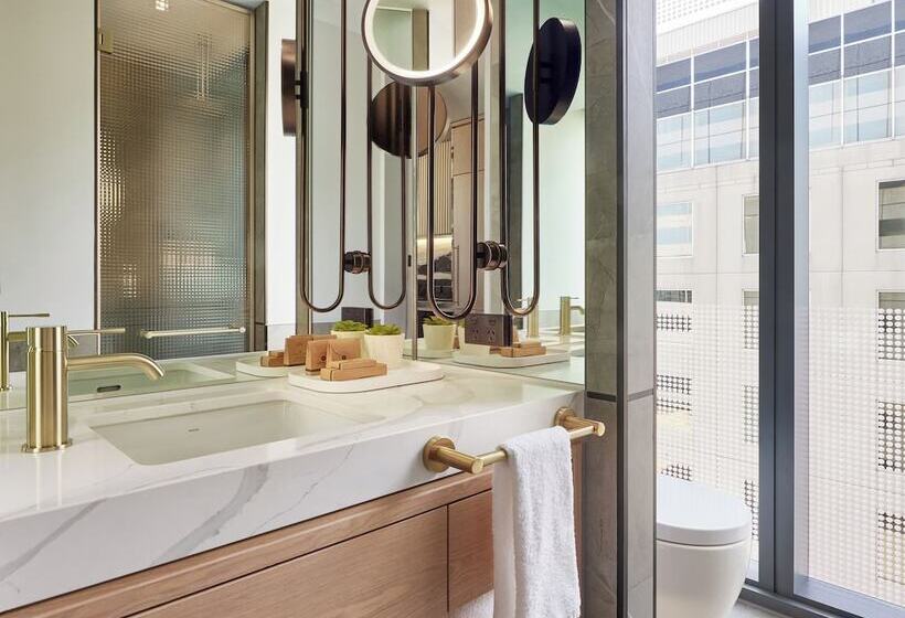 דירת חדר, Lanson Place Parliament Gardens