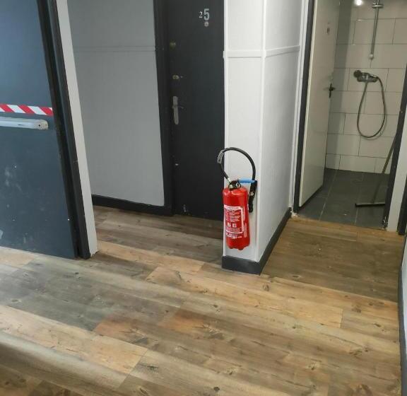 חדר אקונומי, Le Cartaultputeaux Paris Ladefense