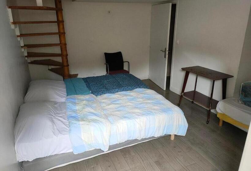 חדר אקונומי לארבעה, Le Cartaultputeaux Paris Ladefense