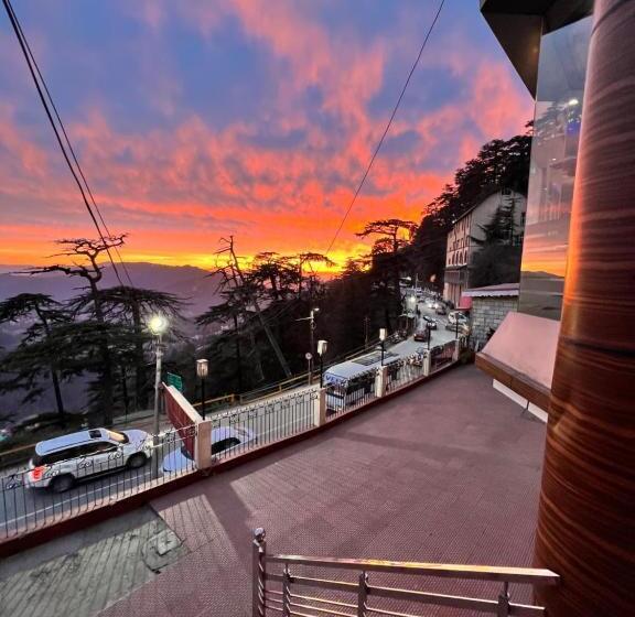 带大床的标准间, Victory Since 1979