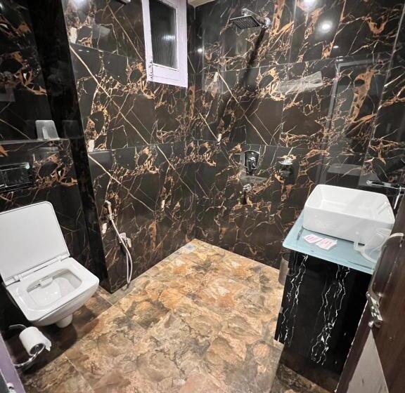 带大床的标准间, Victory Since 1979