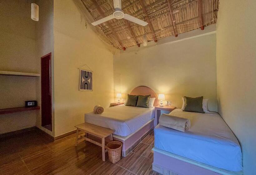 חדר סופריור לשלושה, Viajero Puerto Escondido Hostel