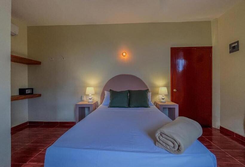 חדר דלוקס עם מרפסת, Viajero Puerto Escondido Hostel