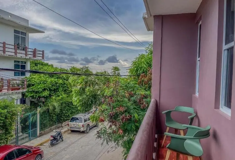 バルコニー付きデラックスルーム, Viajero Puerto Escondido Hostel