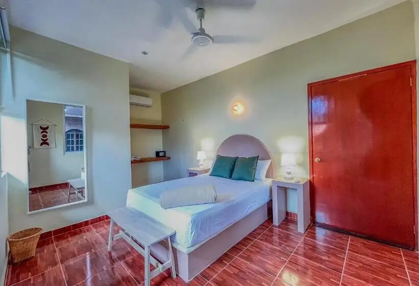 バルコニー付きデラックスルーム, Viajero Puerto Escondido Hostel