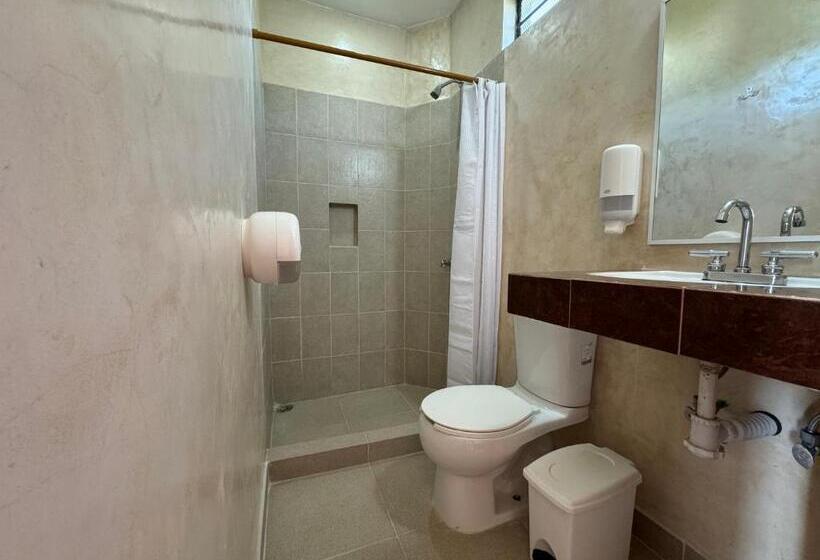 חדר דחוקס עם מיטת קינג, Viajero Puerto Escondido Hostel