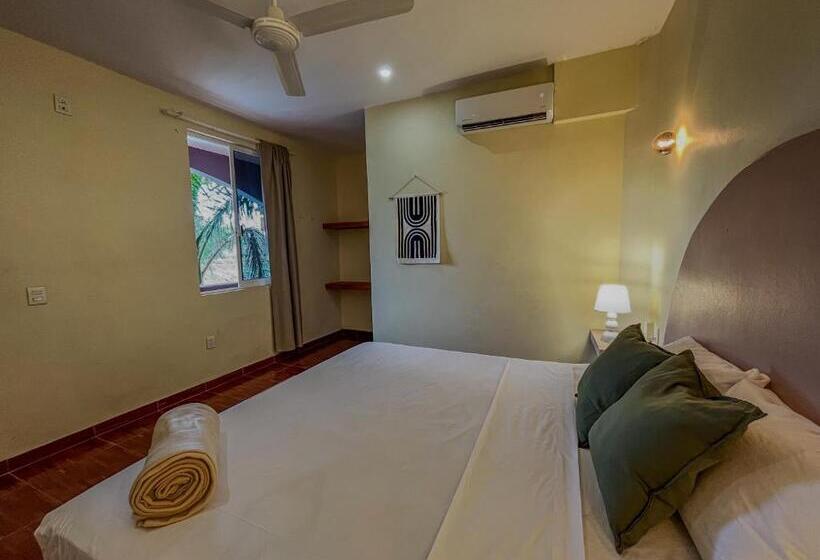 חדר דחוקס עם מיטת קינג, Viajero Puerto Escondido Hostel