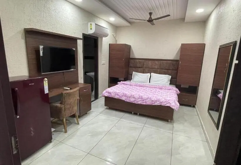 Chambre Triple Classique, Pop Royal Suites